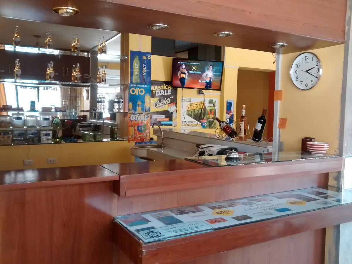 צ'יקלאיו Hotel Humboldt מראה חיצוני תמונה