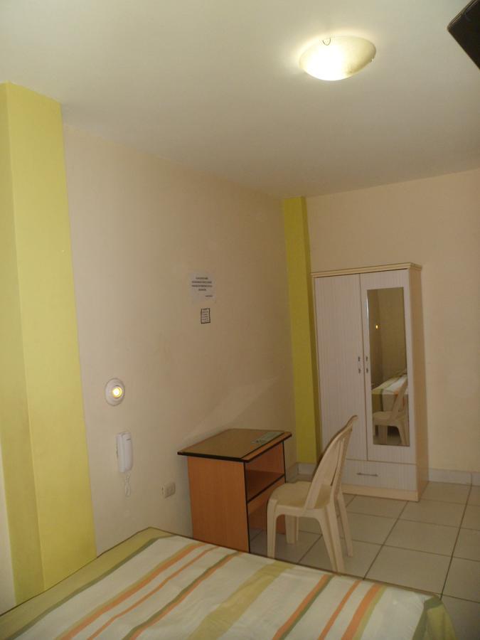 צ'יקלאיו Hotel Humboldt מראה חיצוני תמונה