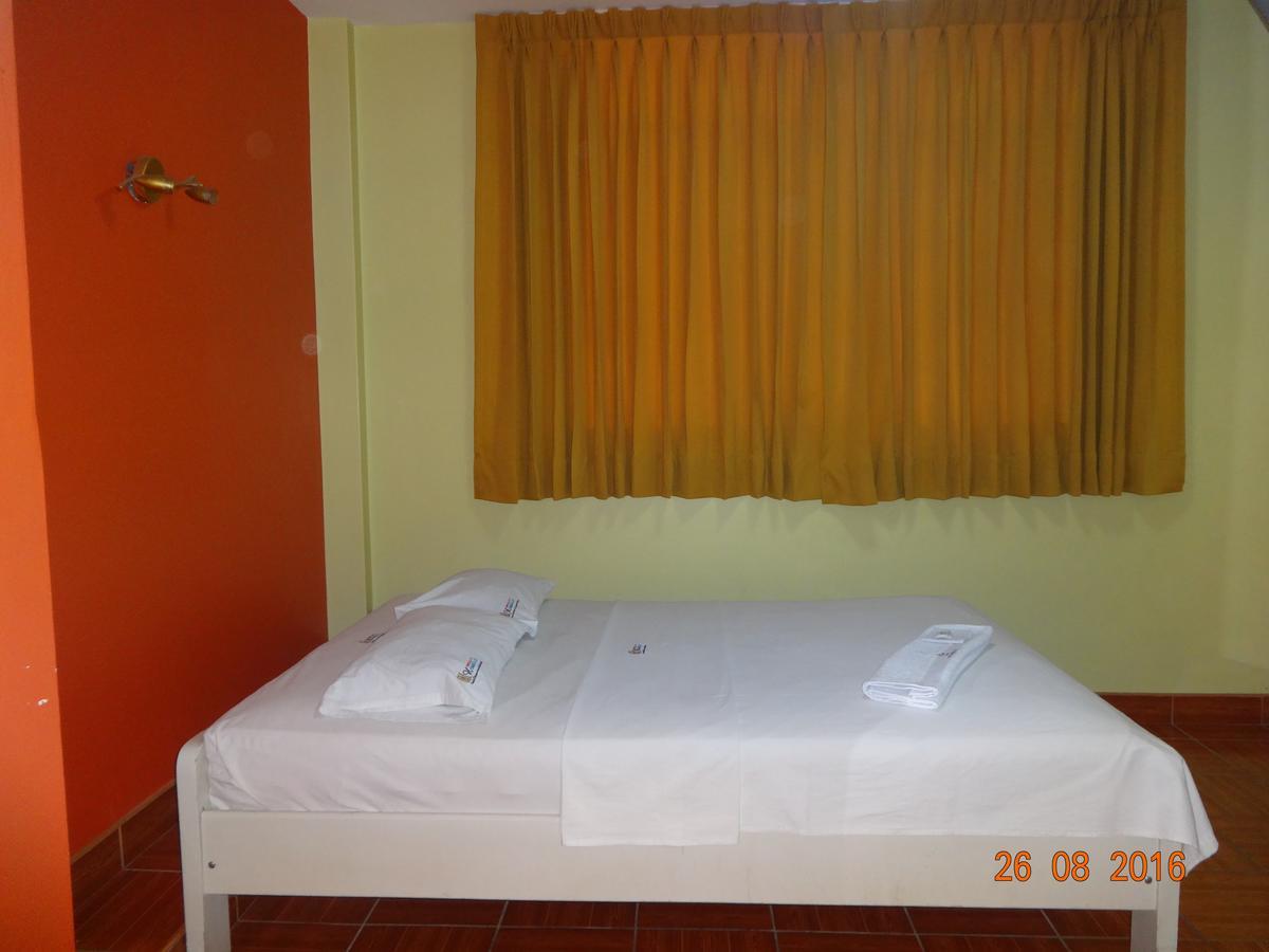 צ'יקלאיו Hotel Humboldt מראה חיצוני תמונה