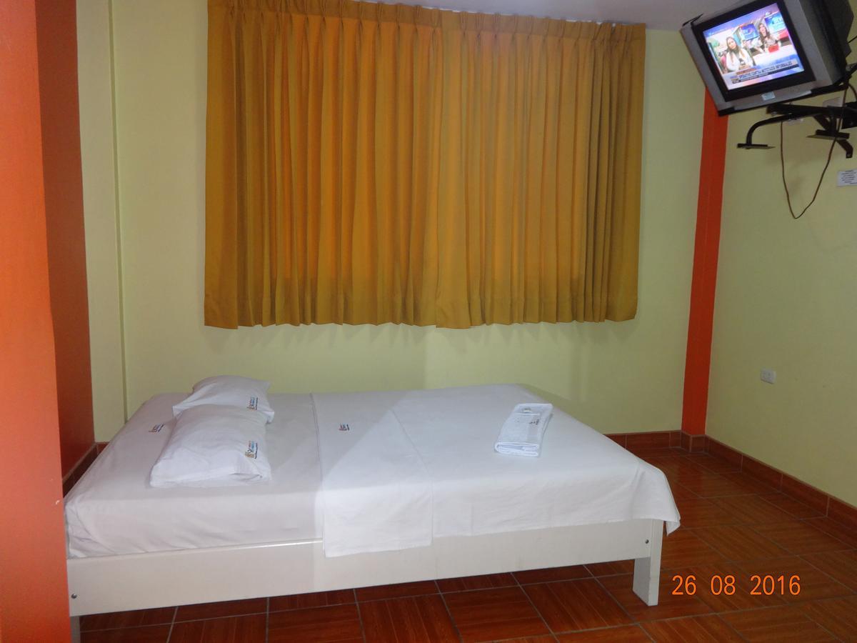 צ'יקלאיו Hotel Humboldt מראה חיצוני תמונה