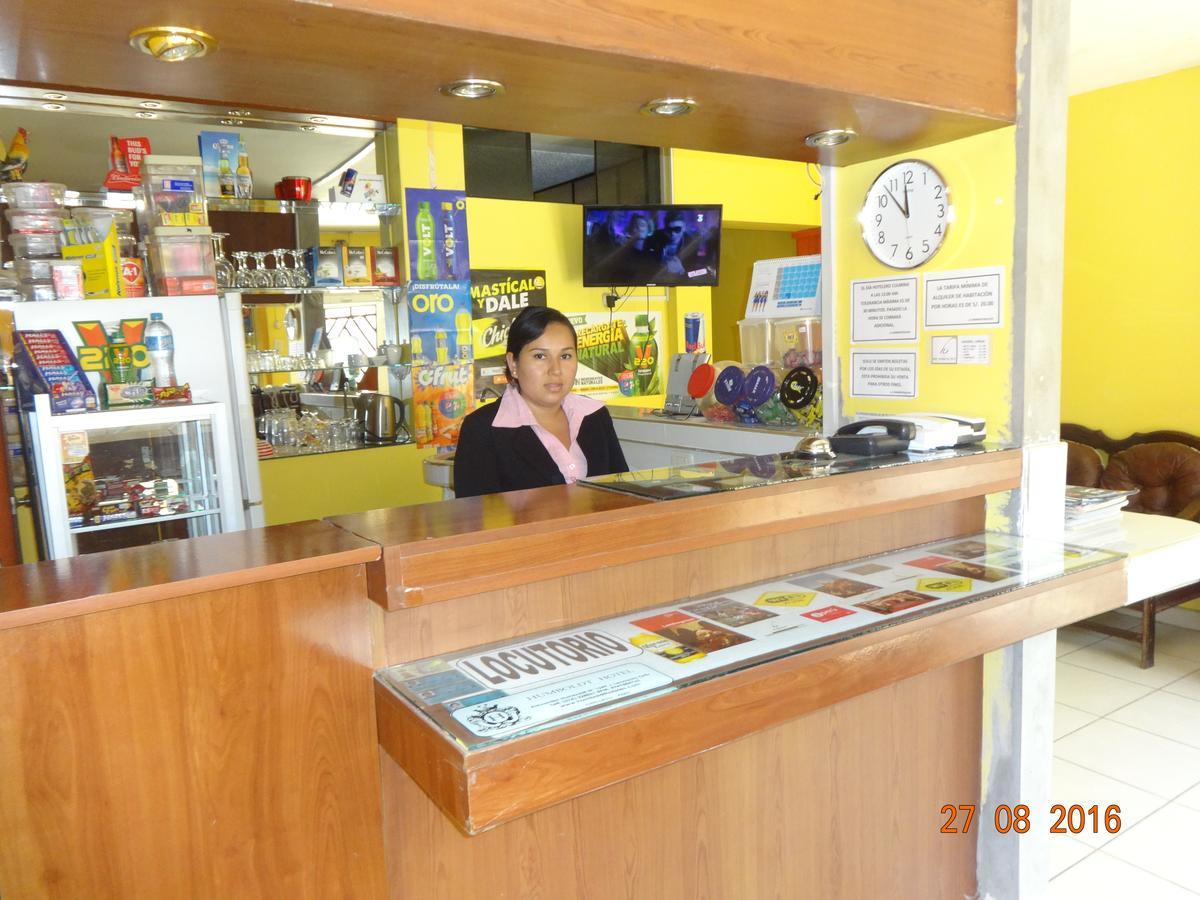 צ'יקלאיו Hotel Humboldt מראה חיצוני תמונה