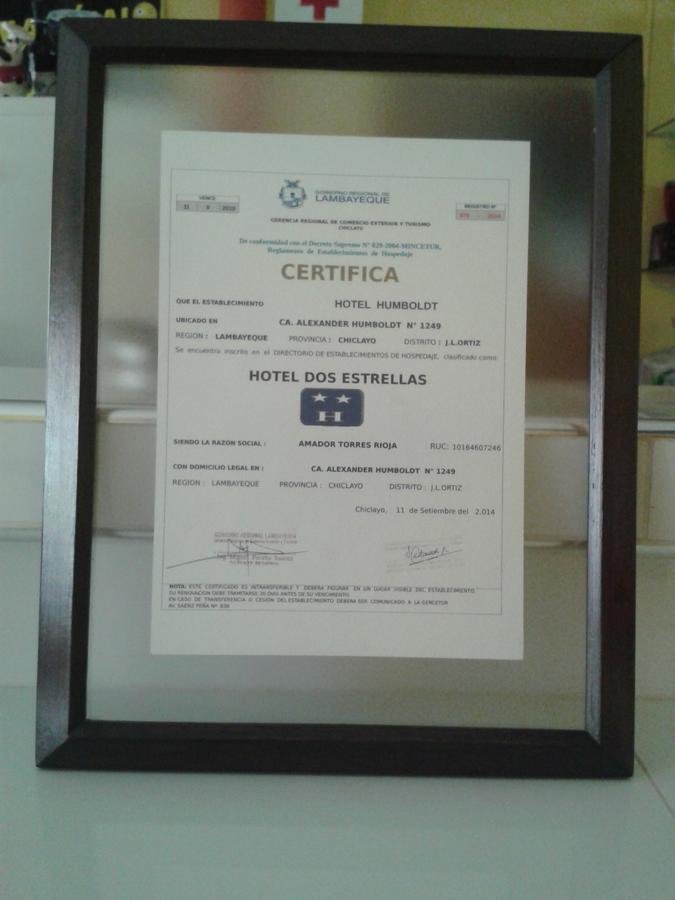 צ'יקלאיו Hotel Humboldt מראה חיצוני תמונה